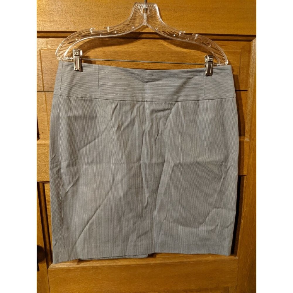 Banana Republic Gray Pinstriped Skirt Size 12 Pencil Zipper Slit Stretch Womens